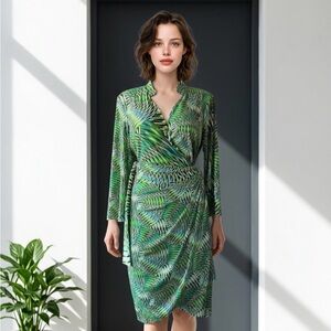 ✅Maggy London Green Leaf-Print Long Sleeve Wrap Dress